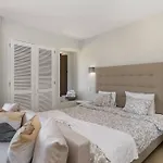 Garden Paradise, Old Town & דירה *