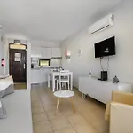 Garden Paradise, Old Town & דירה אלבופיירה